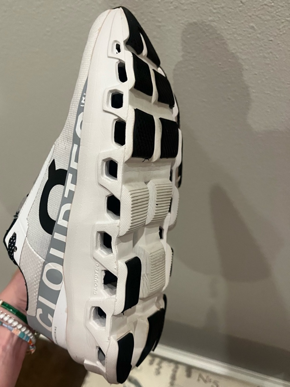 Men’s On Cloudmonster white size 8 (41) - Picture 8 of 10